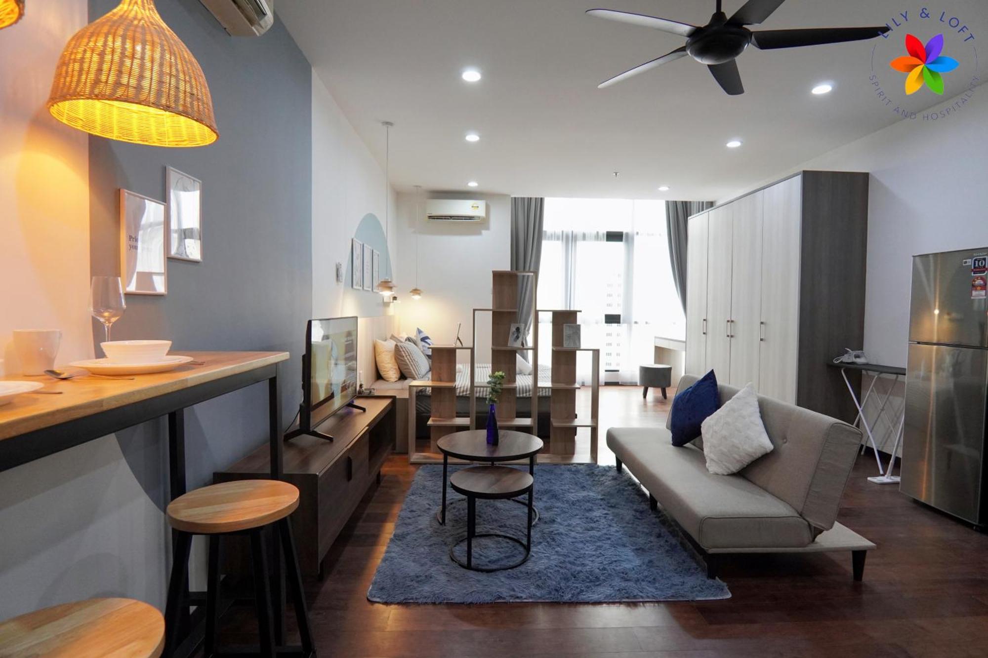 Lily And Loft - Queensville @ - Netflix *