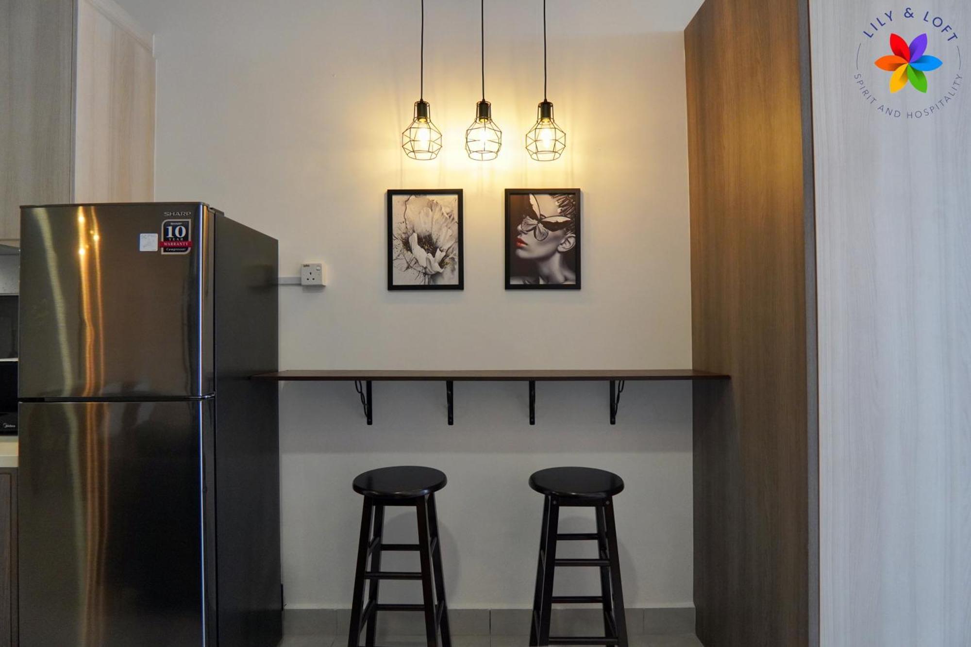Lily And Loft - Queensville @ - Netflix *