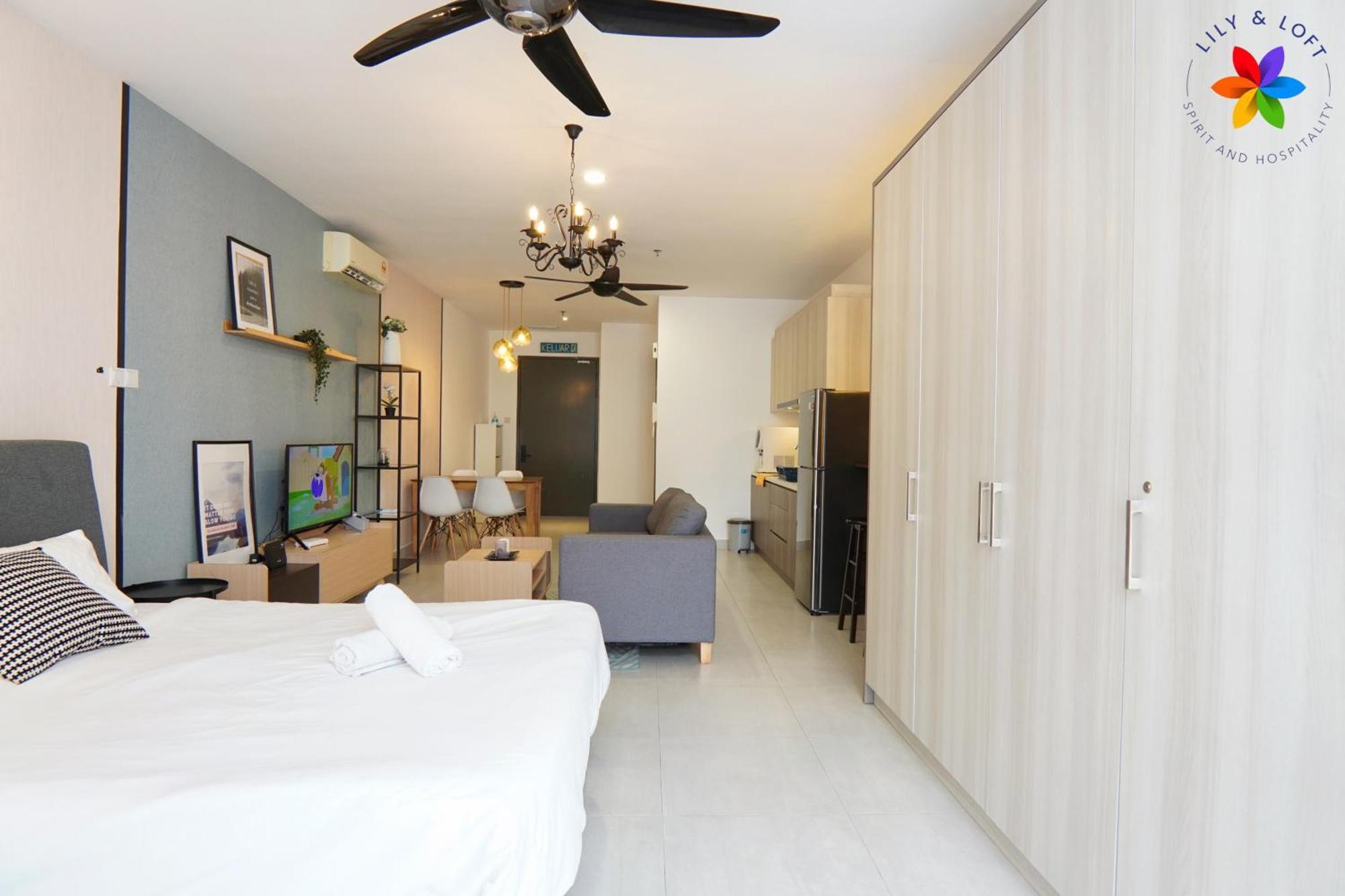 Lily And Loft - Queensville @ - Netflix Apartment