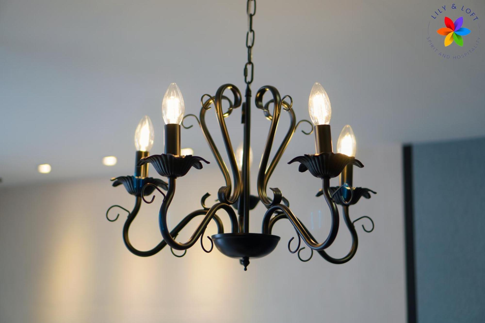 Lily And Loft - Queensville @ - Netflix Apartemen *