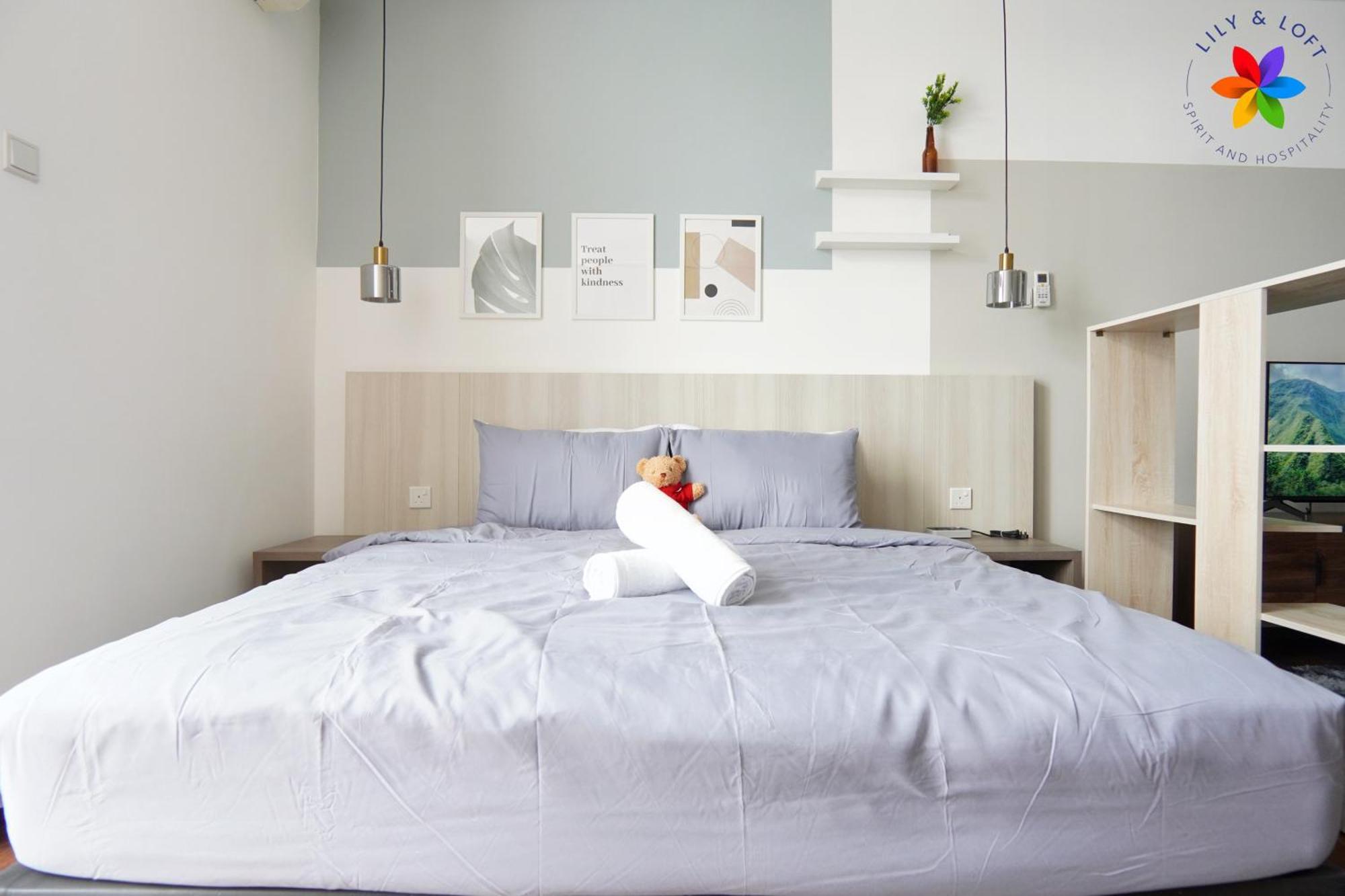 Lily And Loft - Queensville @ - Netflix