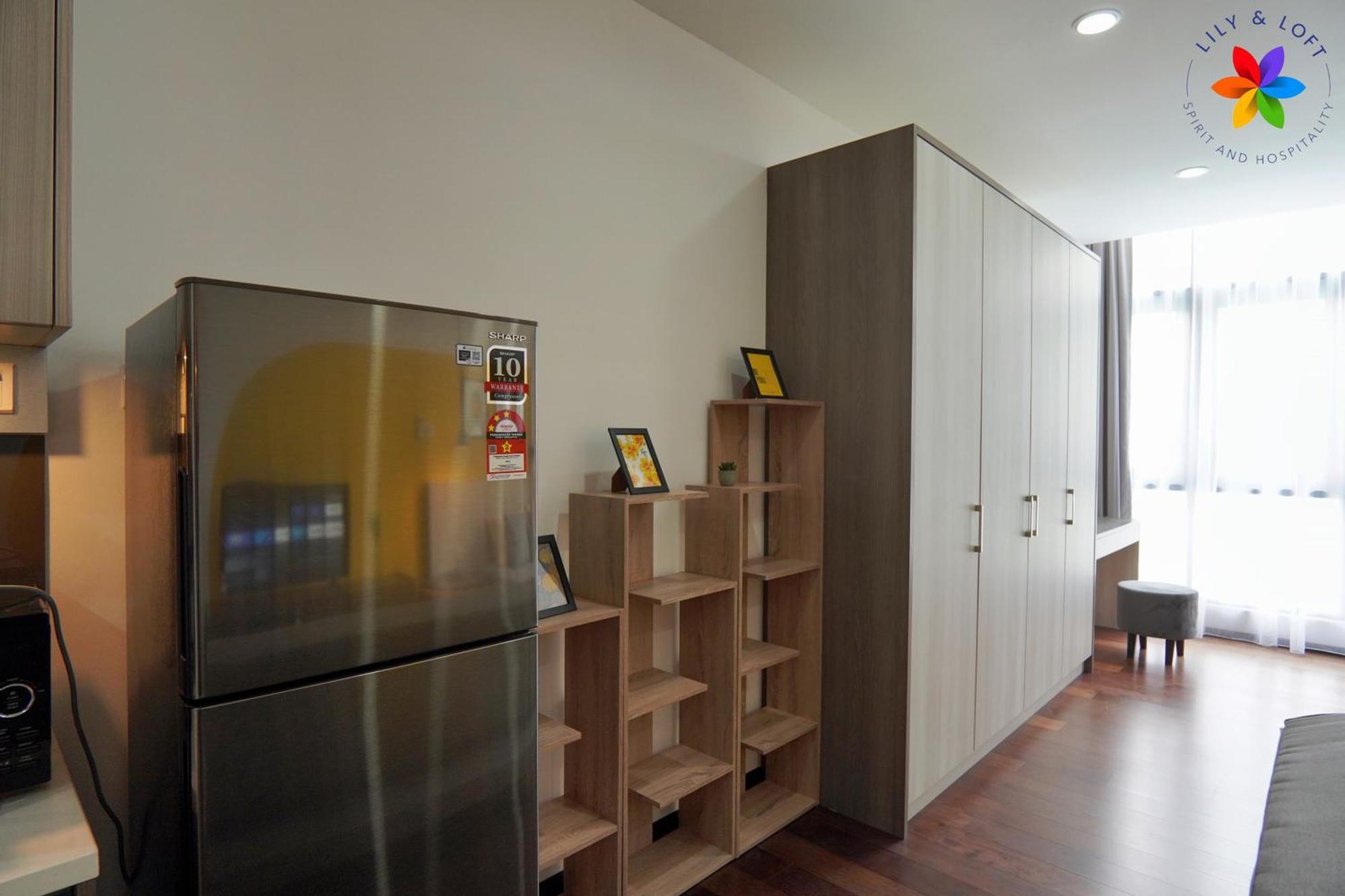 Lily And Loft - Queensville @ - Netflix Apartment