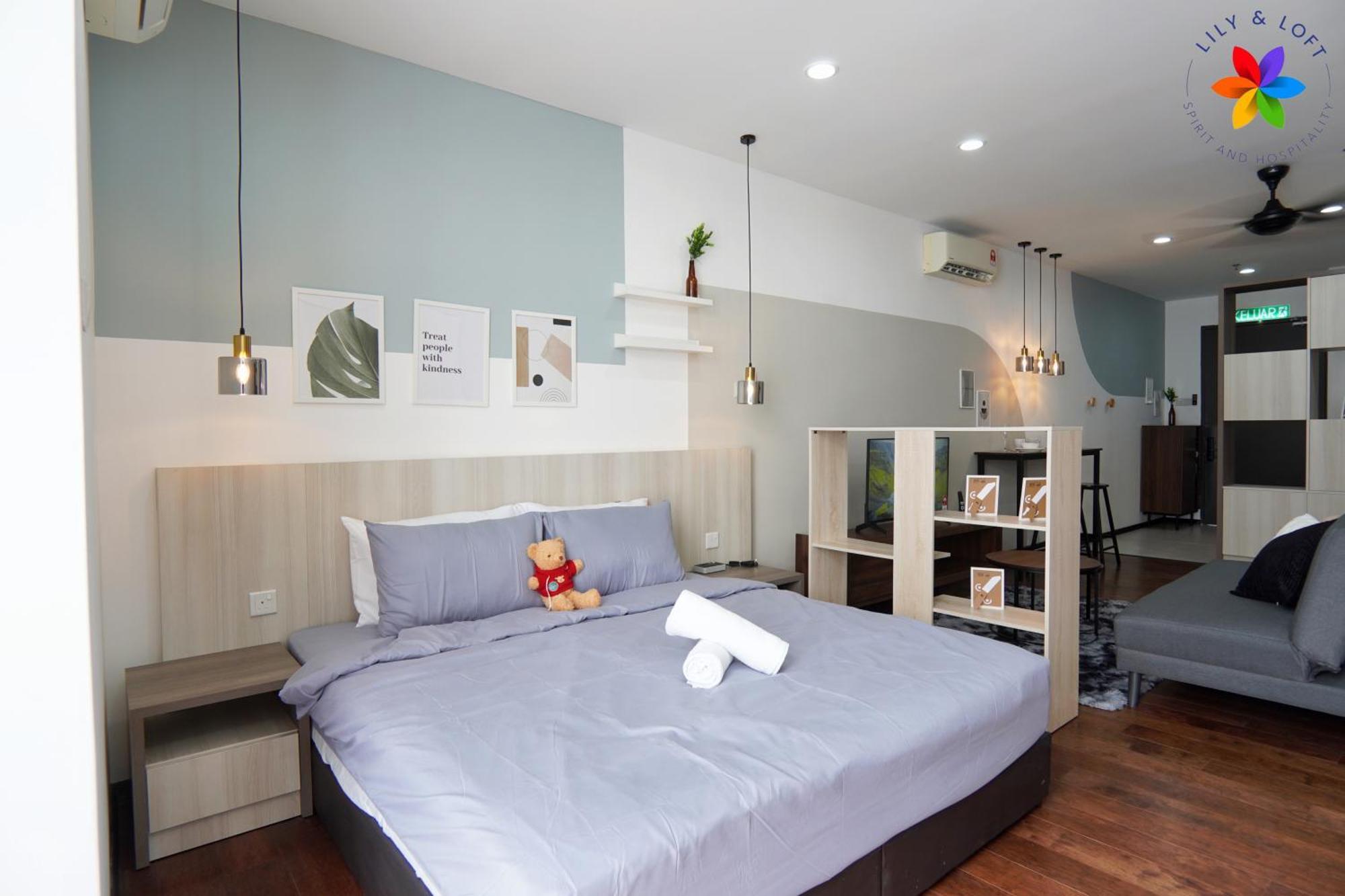 Lily And Loft - Queensville @ - Netflix *