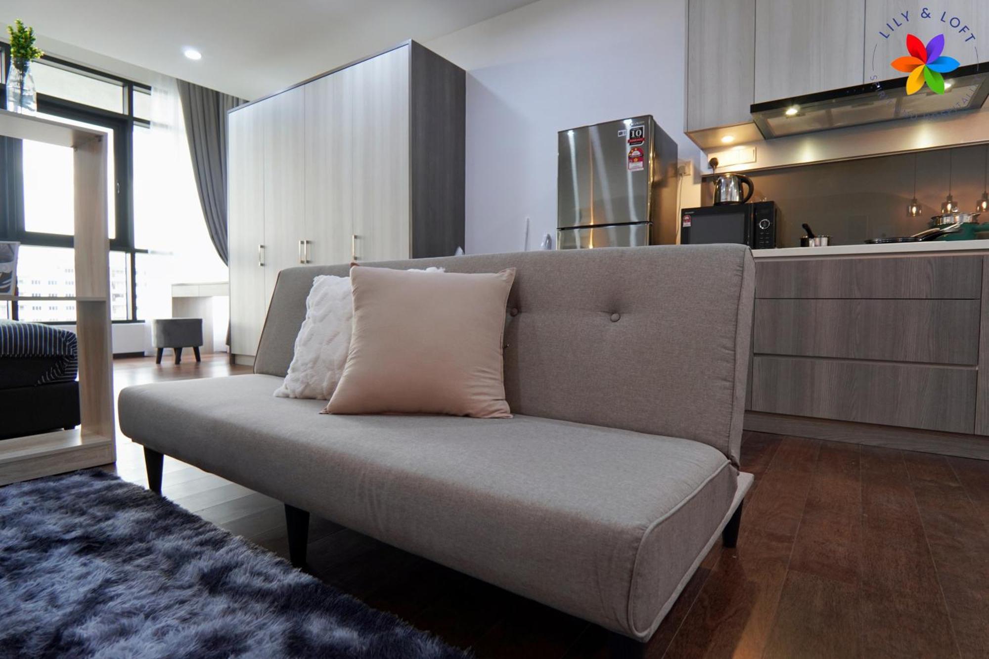 Lily And Loft - Queensville @ - Netflix Apartment