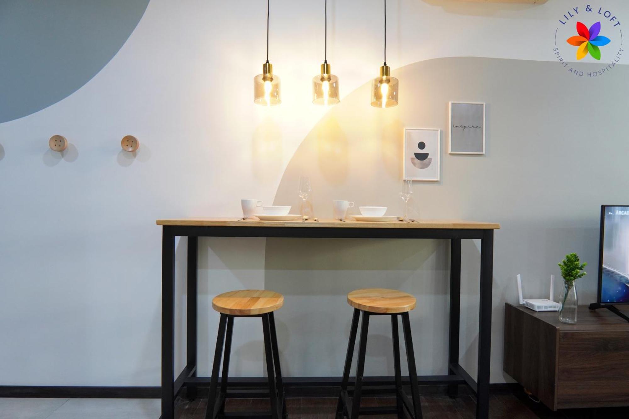 Lily And Loft - Queensville @ - Netflix *