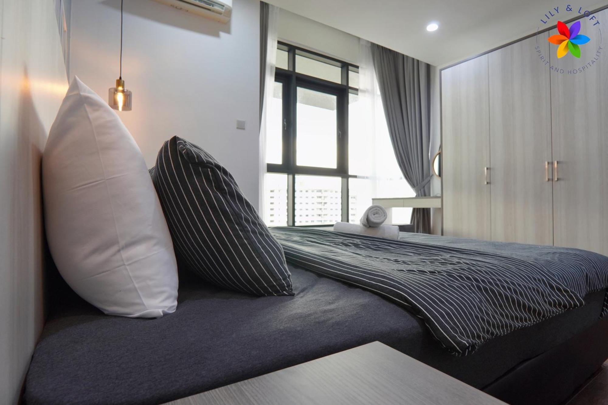 Apartment Lily And Loft - Queensville @ - Netflix
