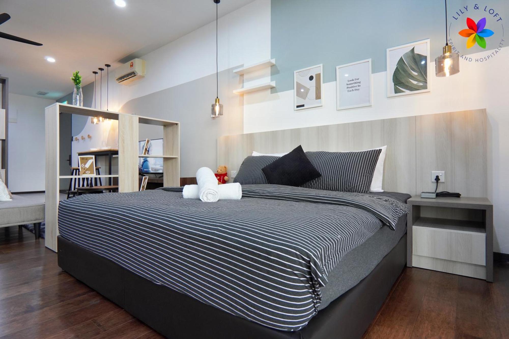 Lily And Loft - Queensville @ - Netflix *