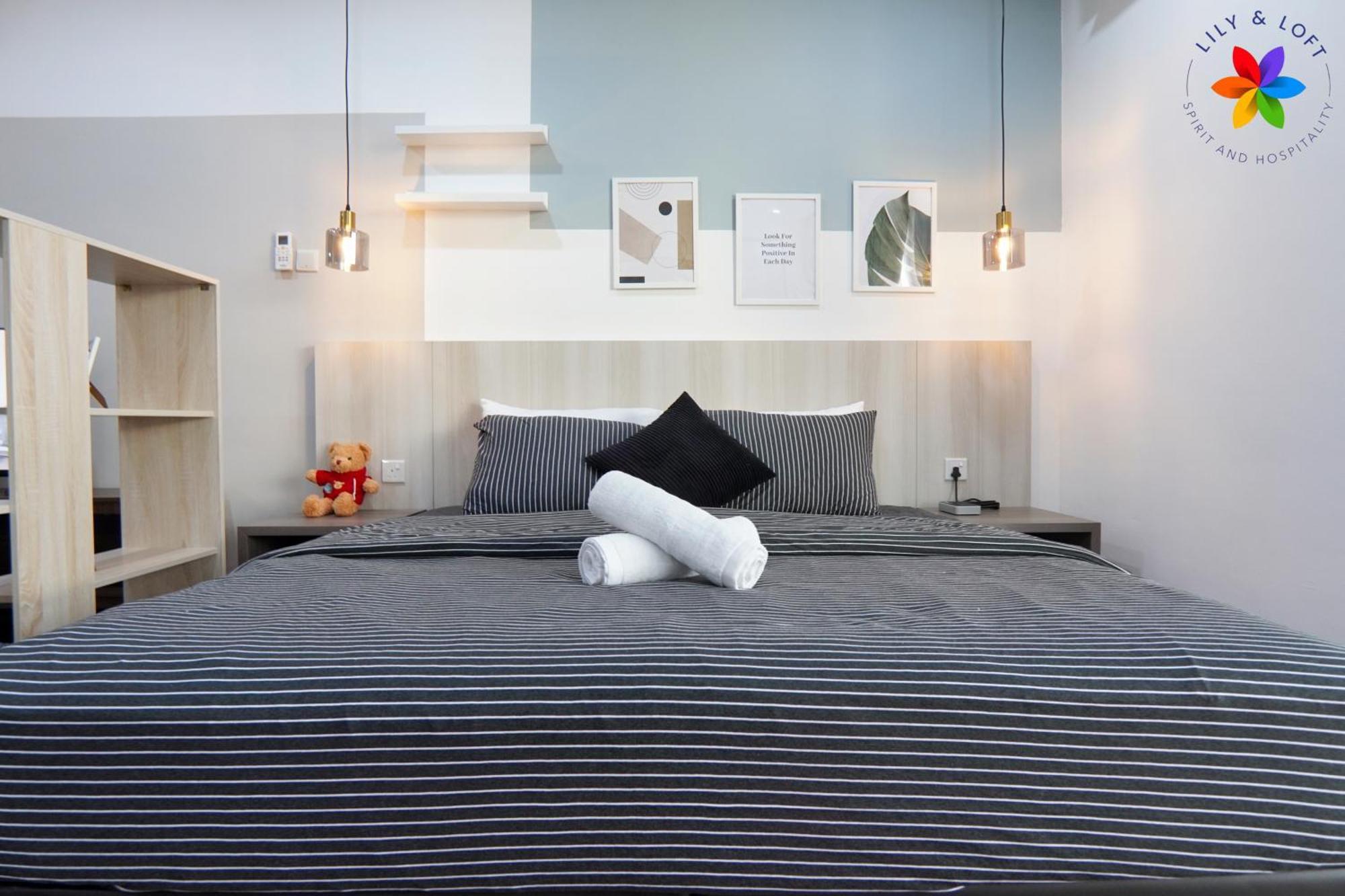 Apartment Lily And Loft - Queensville @ - Netflix