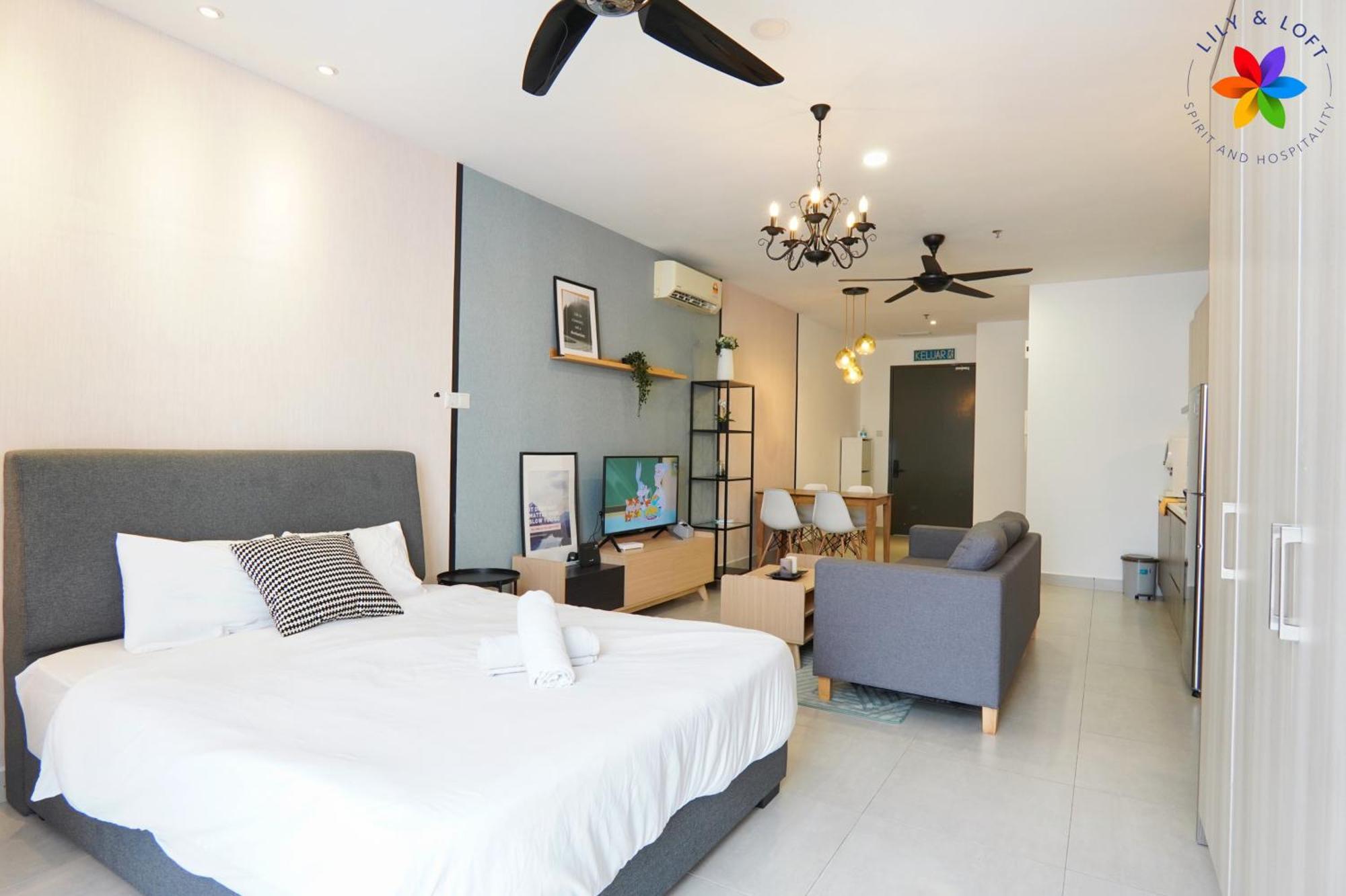 Lily And Loft - Queensville @ - Netflix Apartment *