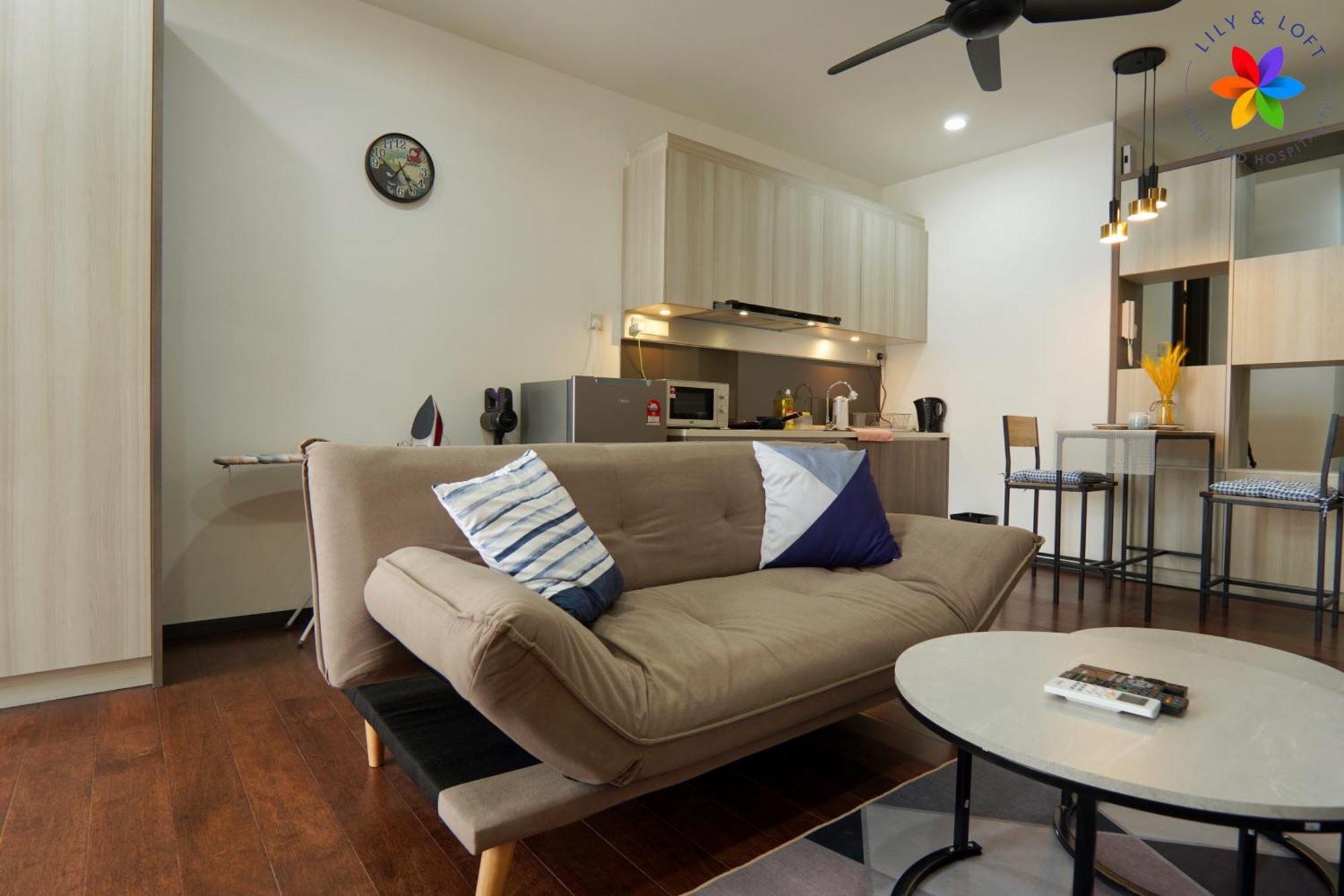 Lily And Loft - Queensville @ - Netflix