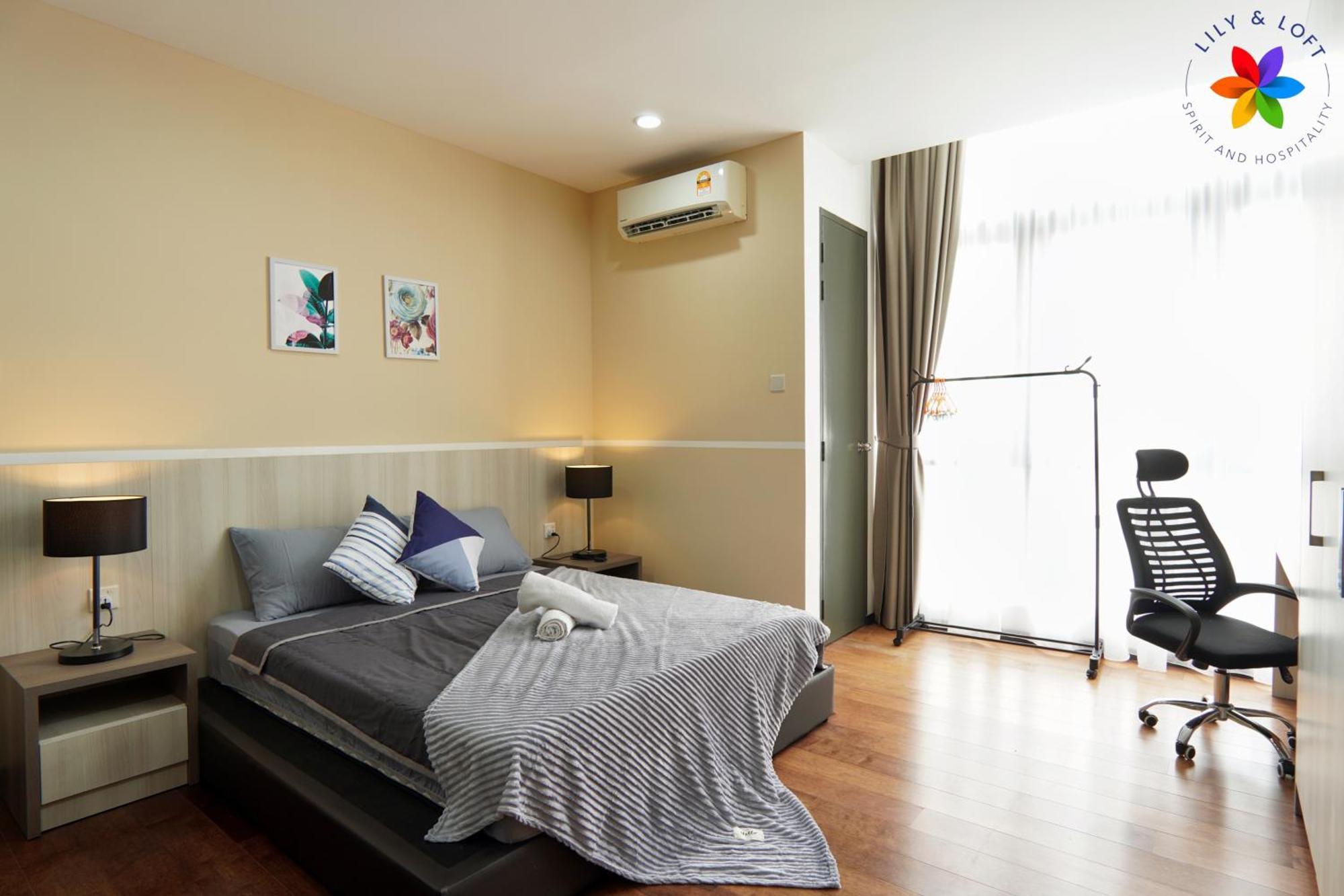 Lily And Loft - Queensville @ - Netflix Apartment