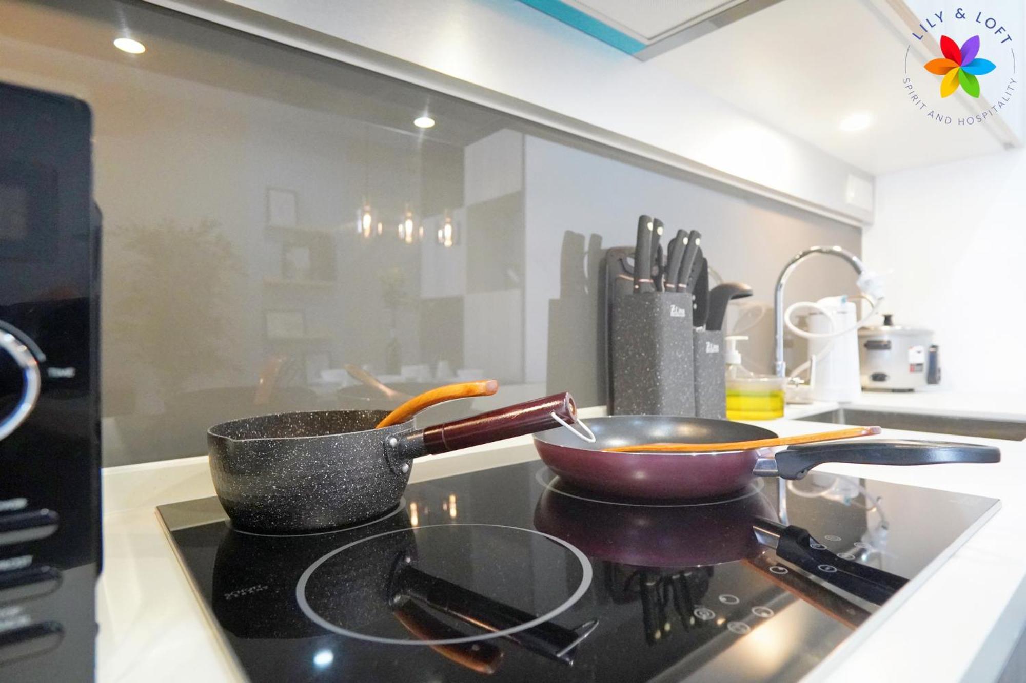 Lily And Loft - Queensville @ - Netflix Apartemen *
